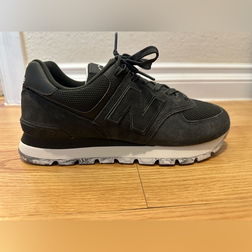 Men’s New Balance shoe size 9 Brand New